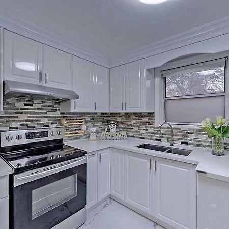 Cozy 3 Room Bungalow In Midtown Toronto Exterior foto